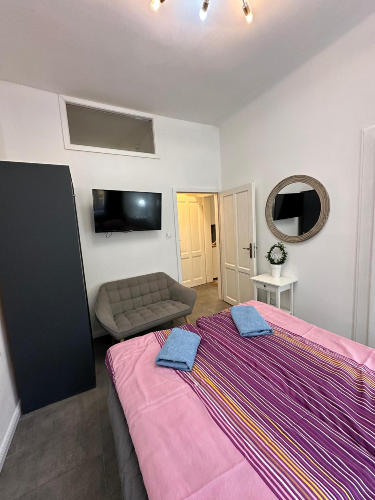 Karlin Oasis 2-Bedroom Apartment Prague Exterior photo