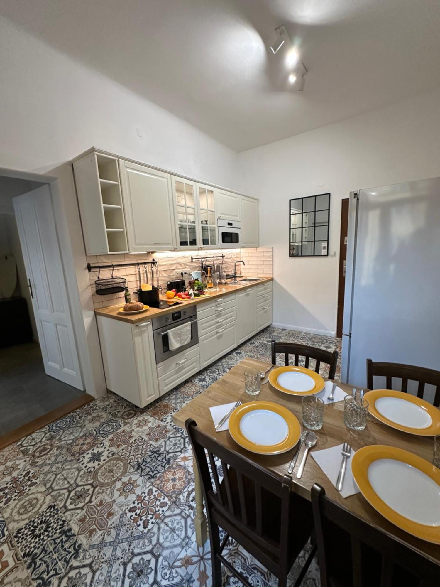 Karlin Oasis 2-Bedroom Apartment Prague Exterior photo